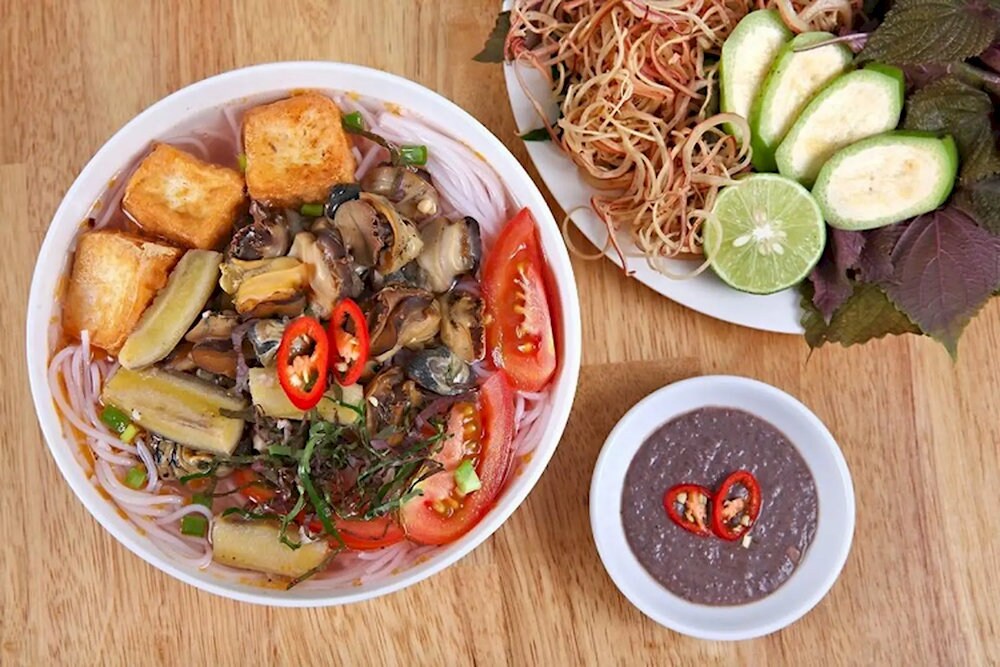 Spicy and sour broth, crunchy snails, a refreshing dish